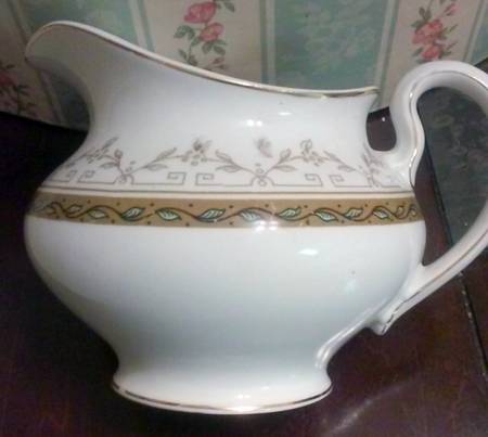 JB366 Creamer