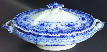Dorothy Flow Blue Oval Covered Vegetable