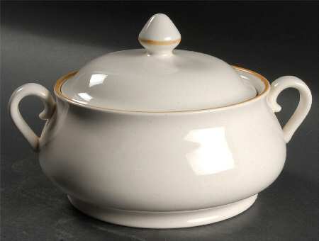 Strawberries N Cream (Coupe Quarter Inch Rim) 2 Qt Round Covered Casserole