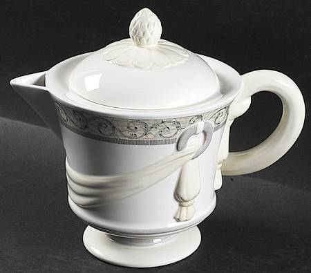 Acanthus Cream Figural Teapot & Lid