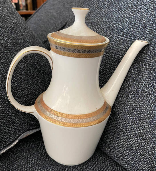 Royalty Coffee Pot & Lid