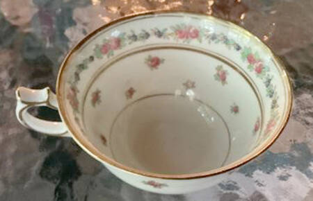 17885 Footed Cup