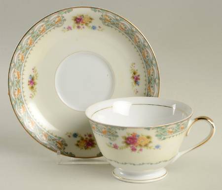 JYO33 Footed Cup & Saucer Set