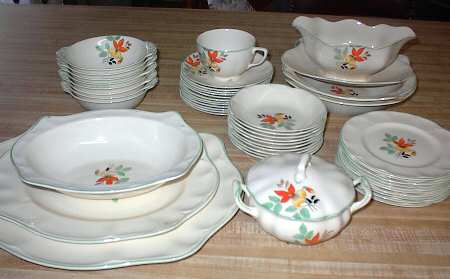 JB489 Footed Cup & Saucer Set
