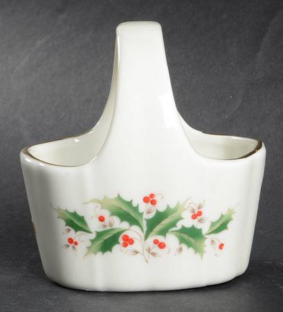 Holly Yuletide Mini Basket
