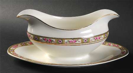 JB493 Gravy Boat with Attached Underplate