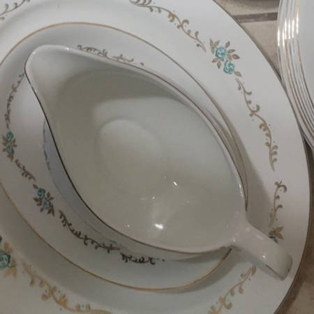JB504 (Smooth) Gravy Boat with Attached Underplate