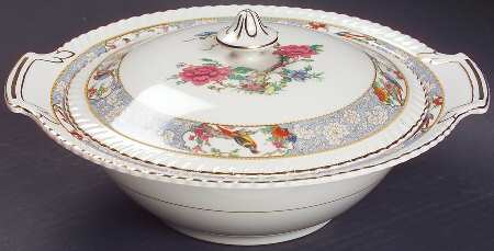 The Vigo (Ribbed, Old English) Round Covered Vegetable