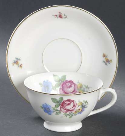 JOE8 Footed Cup & Saucer Set