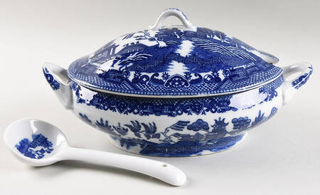 Blue Willow (Made In Japan) Sauce Boat & Lid with Ladle