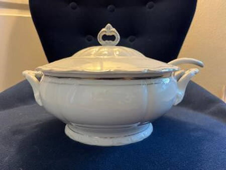 Contessa Tureen & Lid w/Ladle