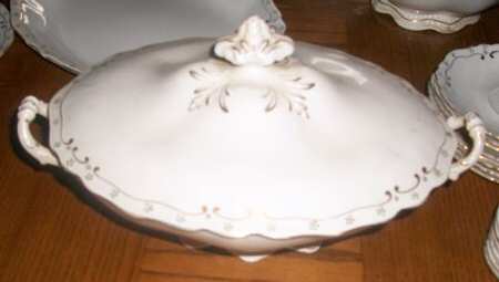 JB547 Oval Covered Vegetable