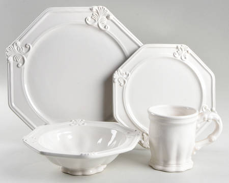 Vintage Ivory (Creamy White) 32 Piece Estate Set