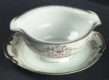 Josephine Gravy Boat with Attached Underplate