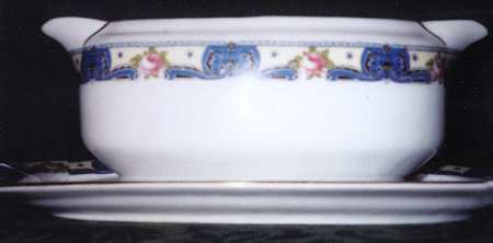 CZE355 Gravy Boat with Attached Underplate