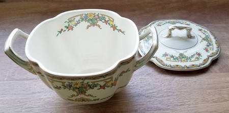Richelieu Sugar Bowl & Lid