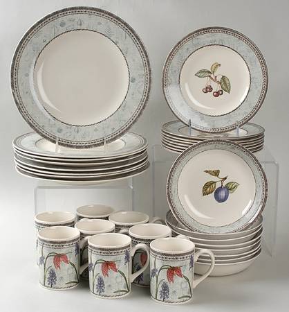 Manorwood 32 Piece Set