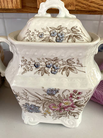 JB613 Sugar Bowl & Lid