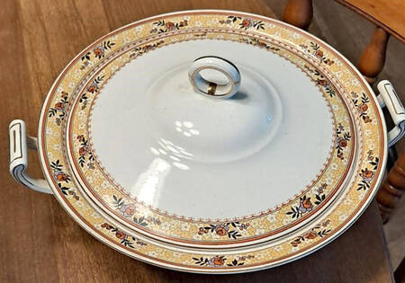 Montrose Round Covered Vegetable