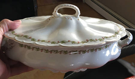 JB618 Oval Covered Vegetable