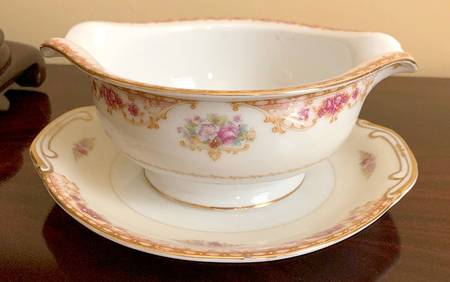 JYO49 Gravy Boat & Underplate