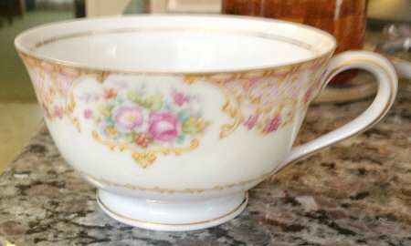 JYO49 Footed Cup