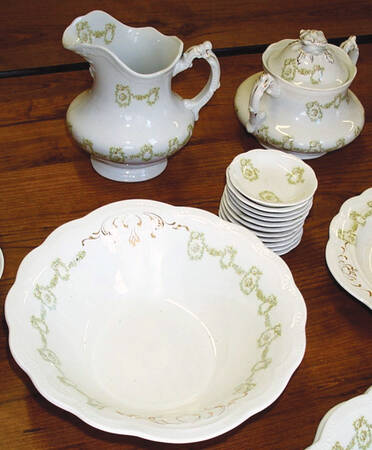 JB669 Creamer