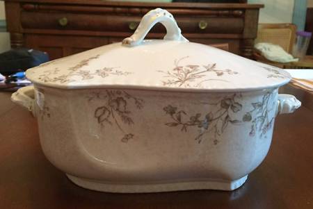 JB672 Tureen &  Lid