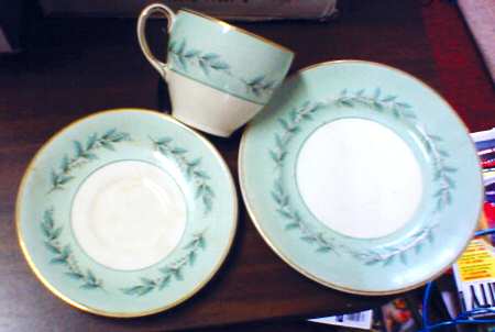 JB693 Flat Cup & Saucer Set