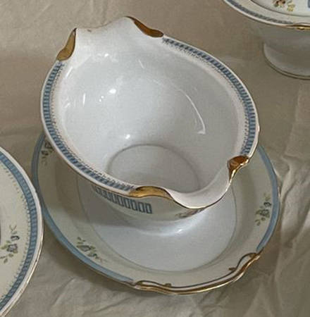JAP357 Gravy Boat with Attached Underplate