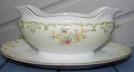 JAP369 Gravy Boat with Attached Underplate
