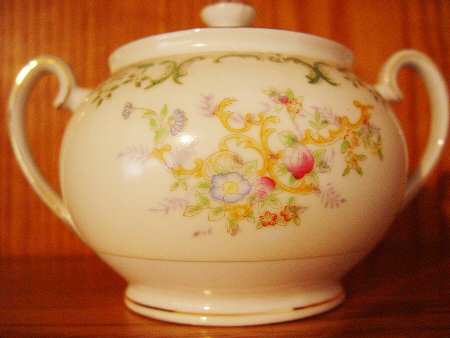 JAP369 Sugar Bowl & Lid
