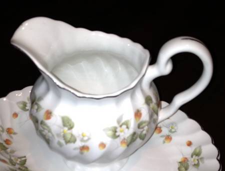 JB772 Creamer