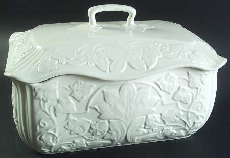 Villa Verde Bread Box & Lid
