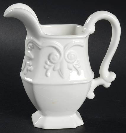 Villa Verde Creamer