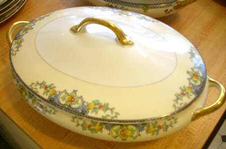 N1219 Oval Covered Vegetable