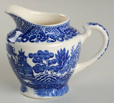 Blue Willow (Fine Quality) Creamer