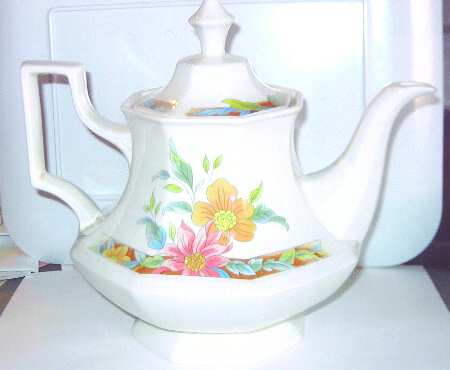 JB839 Teapot & Lid