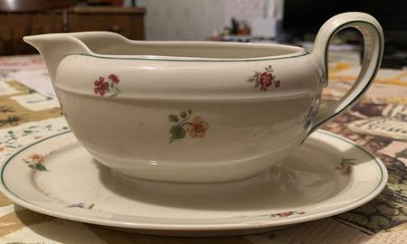 JOH330 Gravy Boat with Attached Underplate