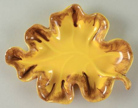 JA4 Leaf Shaped Dish