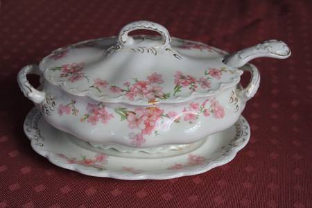 JB891 Sauce Boat & Lid & Underplate & Ladle
