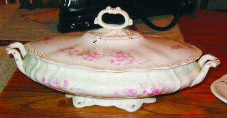 JB911 Oval Covered Vegetable