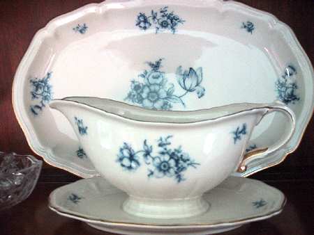 JOH340 Gravy Boat with Attached Underplate