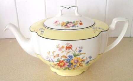 JB935 Teapot & Lid