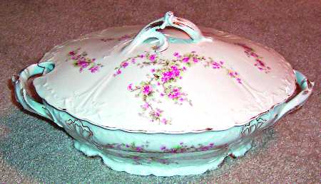 JAE169 Sauce Boat & Lid