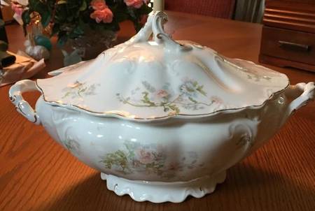 JB942 Tureen &  Lid
