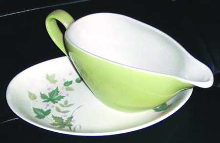 JB944 Gravy Boat & Underplate