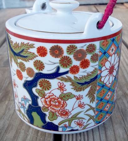 Old Imari Teapot & Lid with Removable Top Handle