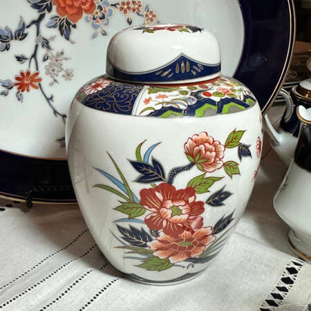 Old Imari Medium Ginger Jar & Lid