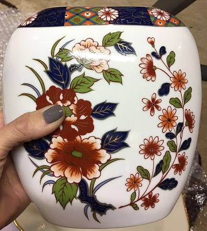 Old Imari 6" Vase